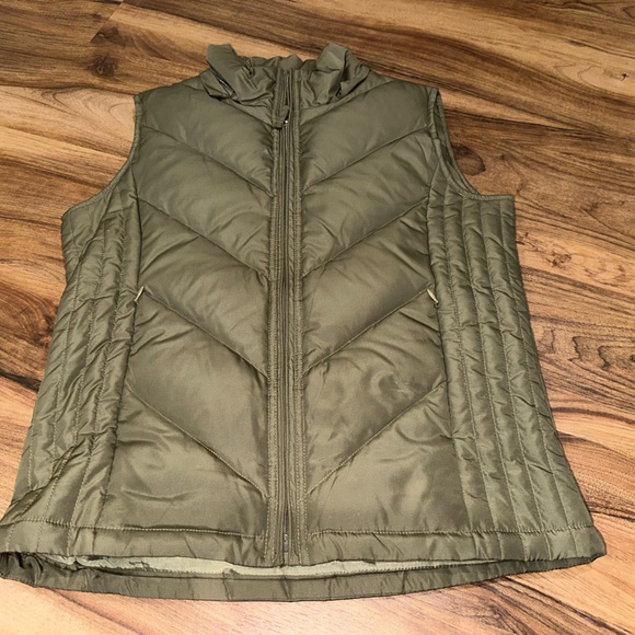 Maurices Army Green Quilted Puffer Vest - Picture 3 of 6